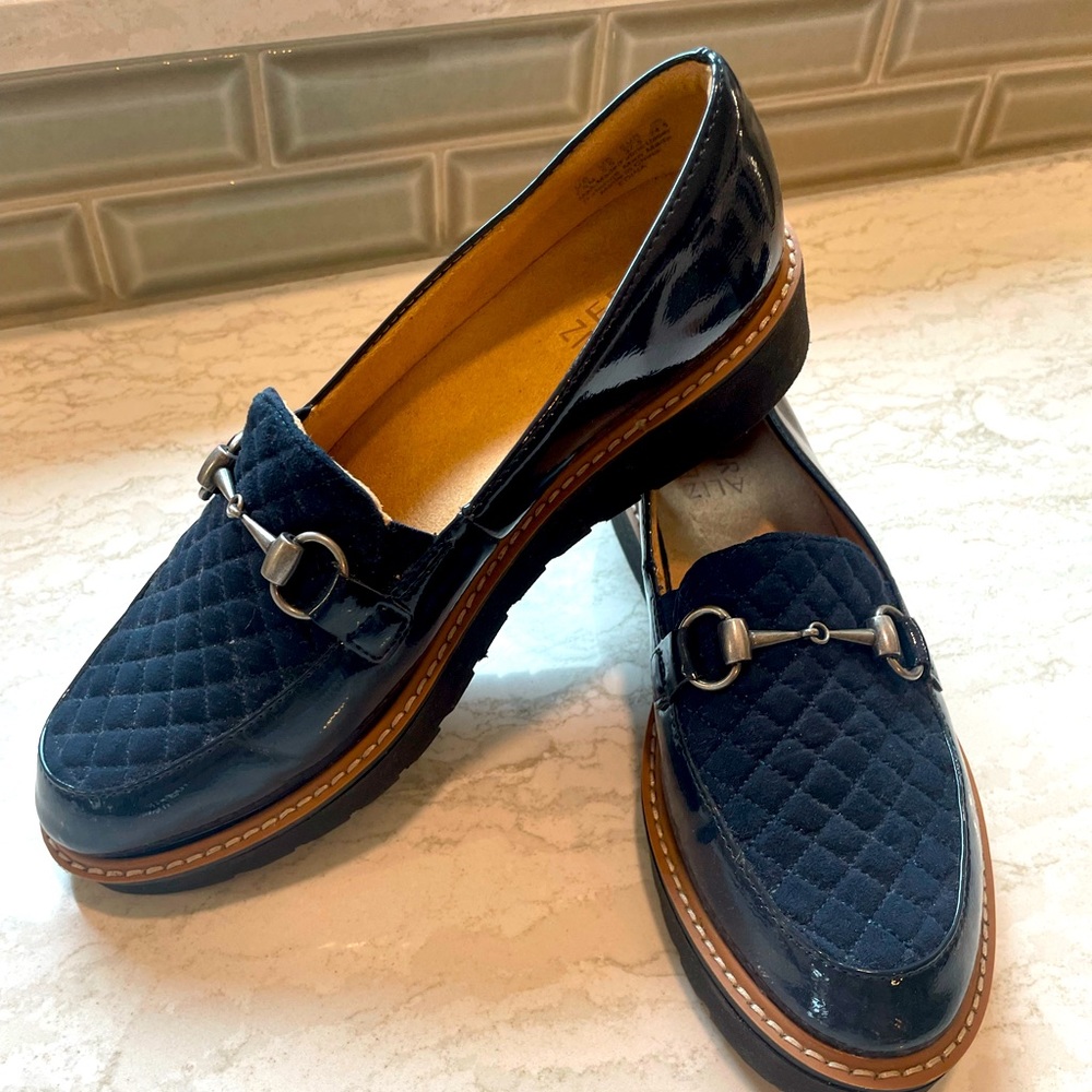SOUL Naturalizer Navy Quilted Loafers